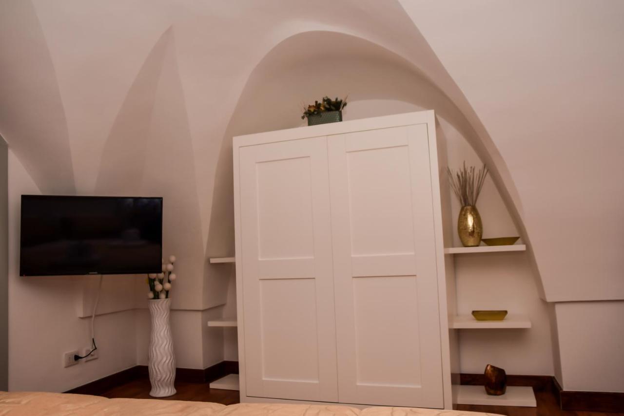 Ferrante D'Aragona Rooms Lecce Buitenkant foto